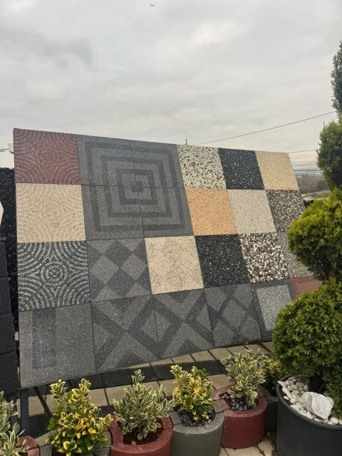 Dekoratif beton plak taşlarından oluşan desen numune panosu